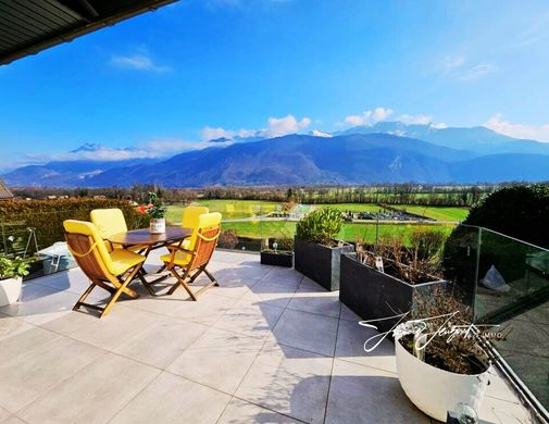 Villa in Lathuile, Haute-Savoie