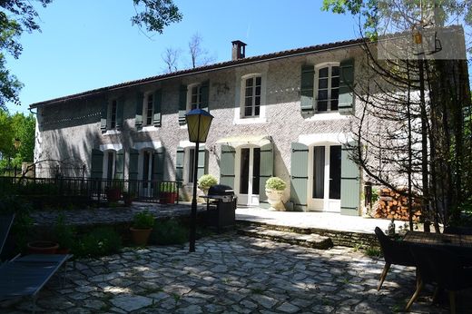 Luxury home in Saint-Séverin, Charente
