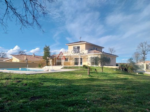 Luxury home in Castres-Gironde, Gironde