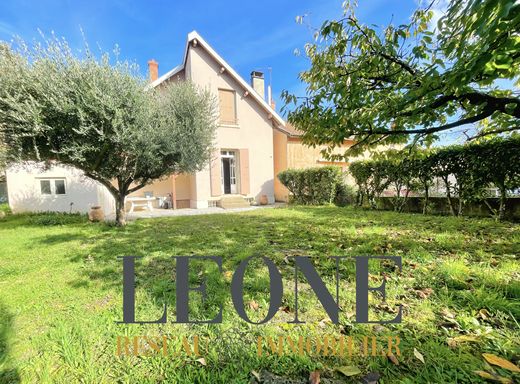 Luxury home in Oullins, Rhône