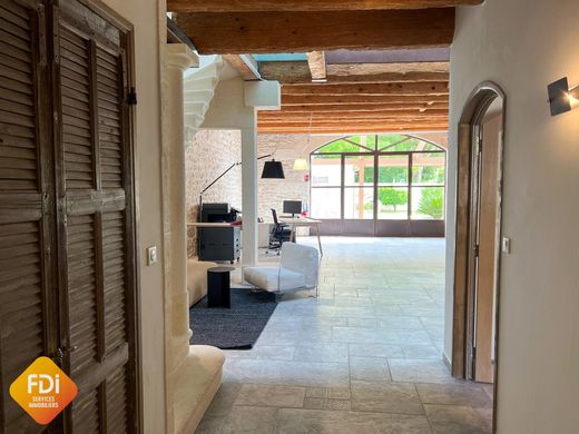Luxury home in Milhaud, Gard
