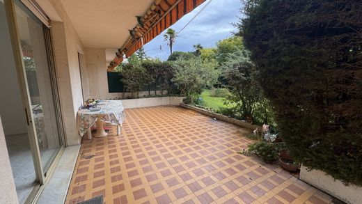 Apartment / Etagenwohnung in Beaulieu-sur-Mer, Alpes-Maritimes