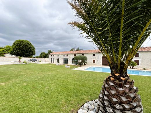 Genté, Charenteの高級住宅