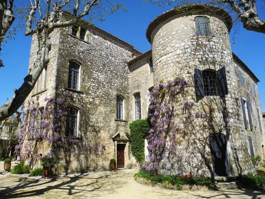 Zamek w Saint-Chaptes, Gard