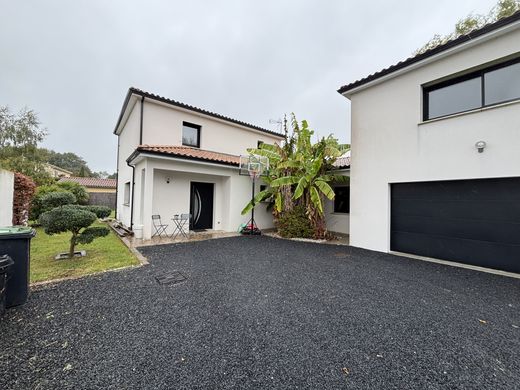 Luxus-Haus in Le Cellier, Loire-Atlantique