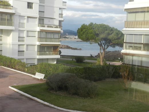Apartamento - Mandelieu-la-Napoule, Alpes Marítimos
