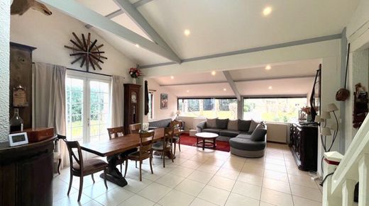 Luxury home in Castres-Gironde, Gironde