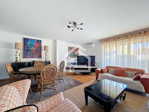 Apartment / Etagenwohnung in Caudéran, Gironde