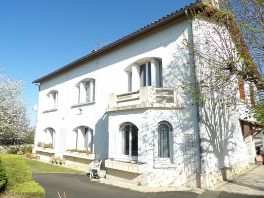 豪宅  Saint-Savinien, 滨海夏朗德省