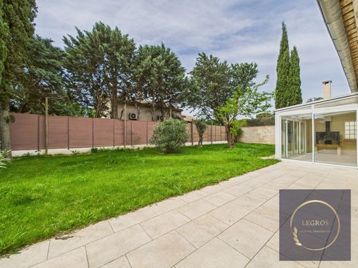 منزل ﻓﻲ Eyragues, Bouches-du-Rhône