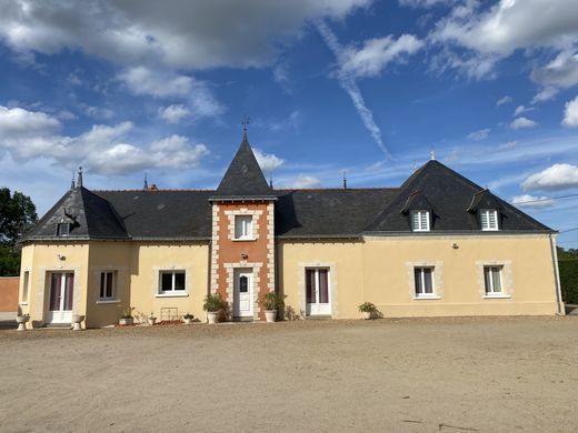 Casa di lusso a Vivy, Maine-et-Loire