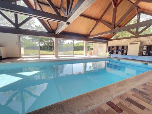 Luxury home in Saint-Aubin-Château-Neuf, Yonne