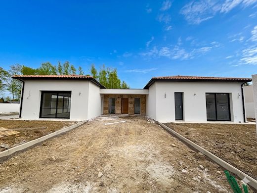 Luxury home in Loupes, Gironde
