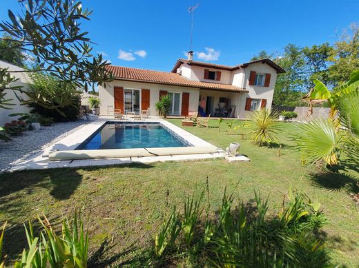 Luxury home in Sainte-Hélène, Gironde