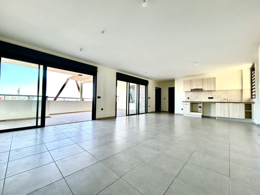 Apartment / Etagenwohnung in Saint-Denis, Réunion