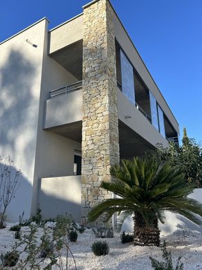 Apartment in Nîmes, Gard