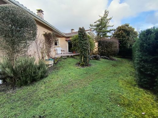 Элитный дом, Léognan, Gironde