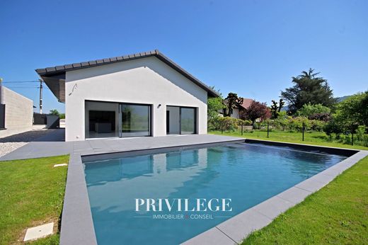 Villa in Peyrieu, Ain
