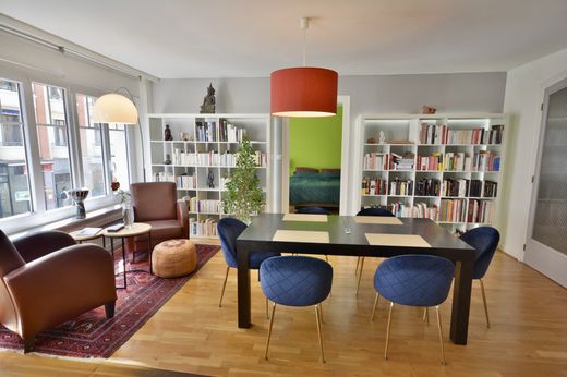 Apartment / Etagenwohnung in Annecy, Haute-Savoie