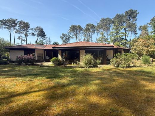Luxury home in Salles, Gironde
