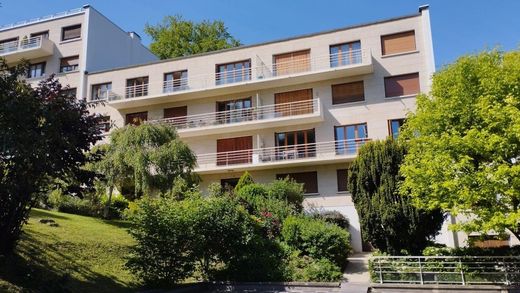 Apartment / Etagenwohnung in Bougival, Yvelines