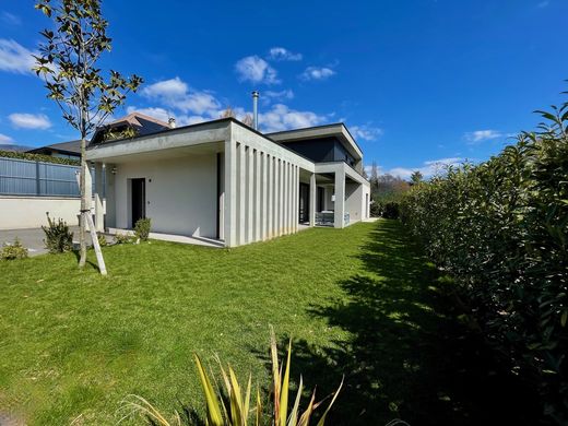 Luxury home in Divonne-les-Bains, Ain