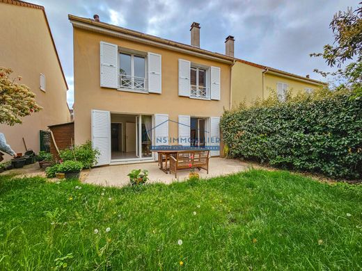 Luxe woning in Carrières-sous-Poissy, Yvelines