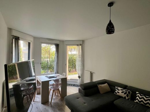 Apartment / Etagenwohnung in Clamart, Hauts-de-Seine