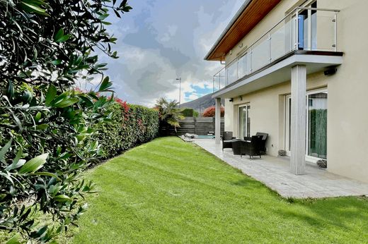 Luxe woning in Divonne-les-Bains, Ain