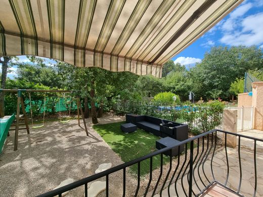 Luxe woning in Régusse, Var