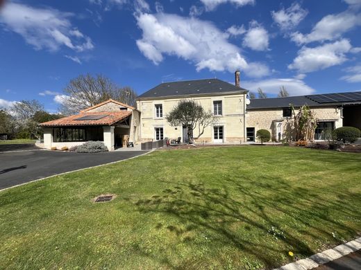 Luxury home in Saint-Léger-de-Montbrun, Deux-Sèvres