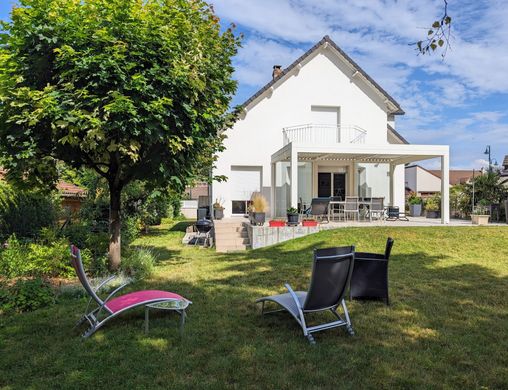 Luxury home in Bezannes, Marne