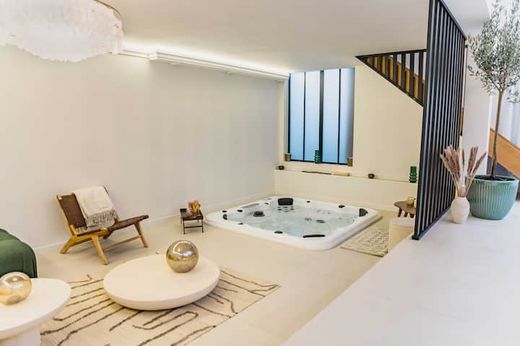 Apartment / Etagenwohnung in Montmartre, Abbesses, Grandes-Carrières, Paris