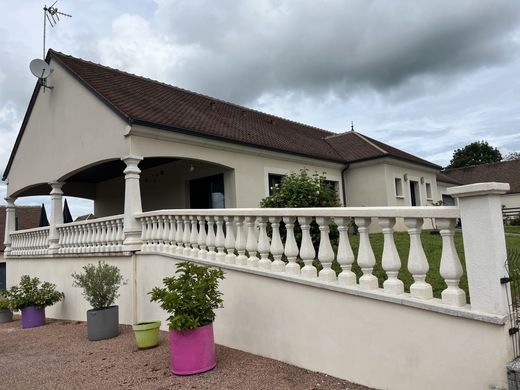 Luxury home in Épineuil, Yonne