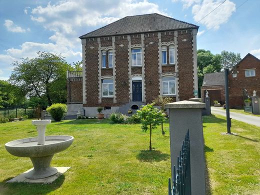 Casa di lusso a Le Cateau-Cambrésis, North