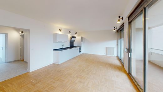 Apartment / Etagenwohnung in Sainte-Foy-lès-Lyon, Rhône
