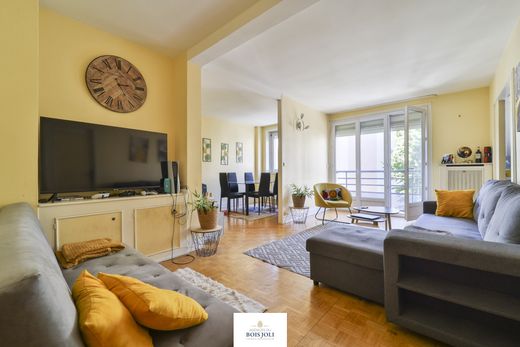 Apartament w Issy-les-Moulineaux, Hauts-de-Seine