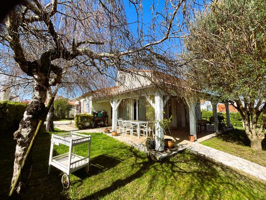 Luxury home in Meschers-sur-Gironde, Charente-Maritime