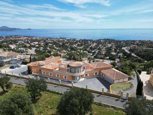 Luxe woning in Les Issambres, Var