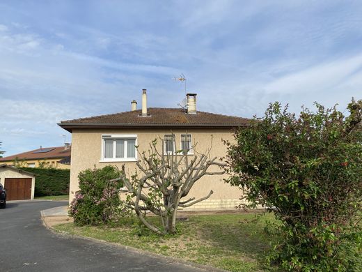 Luxury home in Chazay-d'Azergues, Rhône