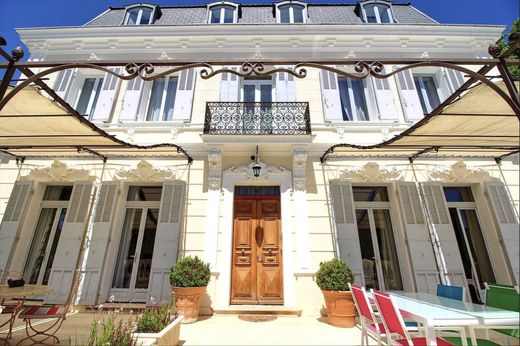 Luxury home in Gréoux-les-Bains, Alpes-de-Haute-Provence