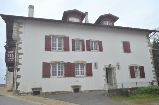 Briscous, Pyrénées-Atlantiquesの高級住宅