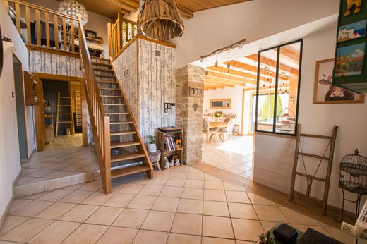 Casa di lusso a Maisons-du-Bois-Lièvremont, Doubs