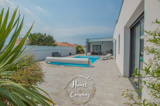 Vaux-sur-Mer, Charente-Maritimeの高級住宅