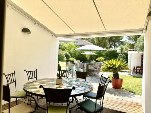 Luxe woning in Saint-Vincent-de-Barbeyrargues, Hérault