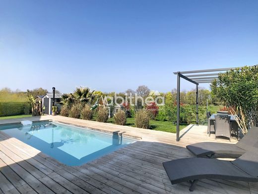 Luxury home in Vœuil-et-Giget, Charente