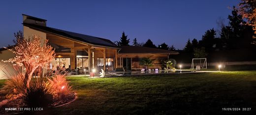 Casa de lujo en Saint-Bonnet-les-Oules, Loira