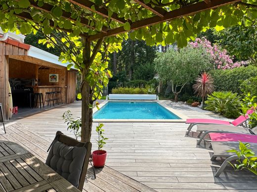 Villa in La Teste-de-Buch, Gironde