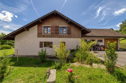Luxus-Haus in Entrelacs, Savoy