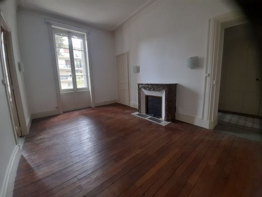 Office in Nîmes, Gard